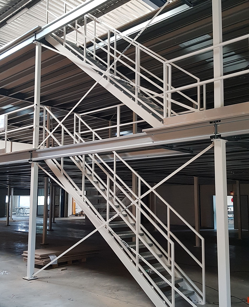 Escaliers industriel métallique et ERP - Diplex, fabricant Français de  plateforme industrielle, rayonnage et matériel de stockage